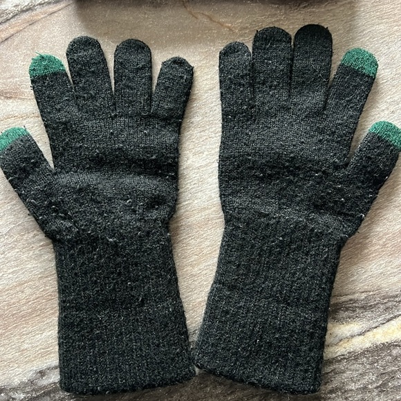 Wizarding World Harry Potter Slytherin Beanie and Gloves - Picture 6 of 6